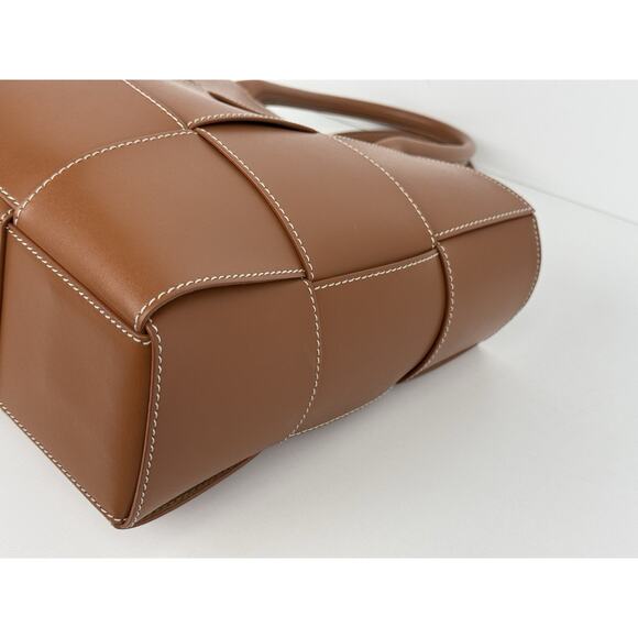 Bottega Veneta Nappa Maxi Intrecciato Men’s Arco Tote in Wood - Picture 9 of 16